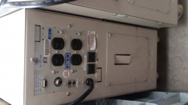 UPS ป้องกันแรงดันตกหรือไฟดับ ขนาดใหญ่ เข้า 100 V. ออก 100 V.