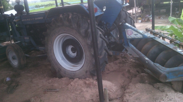 รถไถฟอร์ด6600เสื้อลายใหญ่ท้ายใหญ่คอนโทลสูงเอกสารพร้อมโอนรถพร้อมลุยงาน รถไถฟอร์ด6600เสื้อลายใหญ่ท้ายใหญ่คอนโทลสูงเอกสารพร้อมโอนรถพร้อมลุยงาน