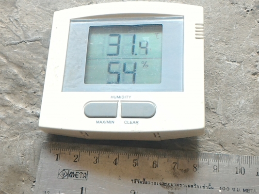 เครื่องวัดอุณหภูมิและความชื่นแบบติดผนังในอาคาร ใช้พลังงานจากถ่านก้อนเดียว