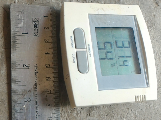 เครื่องวัดอุณหภูมิและความชื่นแบบติดผนังในอาคาร ใช้พลังงานจากถ่านก้อนเดียว