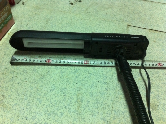 โคมไฟเหมาๆสามตัว แบบที่1 ตั้งโต็ะหลอดตะเกียบรูปทรงสวยงาม พับได้ แบบที่2 โคมแบบหนีบขอบโต็ะ แบบที่3 ตั้งโต็ะหลอดLED