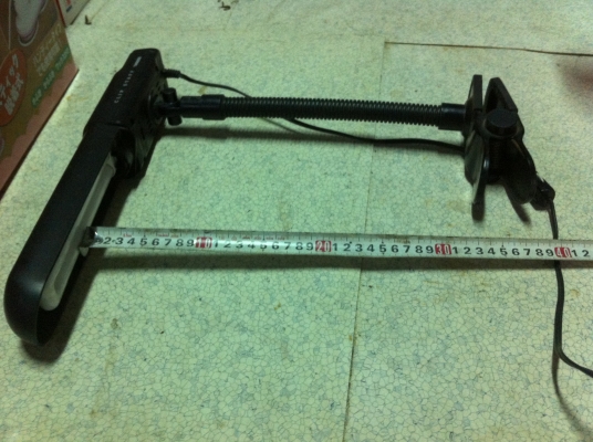 โคมไฟเหมาๆสามตัว แบบที่1 ตั้งโต็ะหลอดตะเกียบรูปทรงสวยงาม พับได้ แบบที่2 โคมแบบหนีบขอบโต็ะ แบบที่3 ตั้งโต็ะหลอดLED