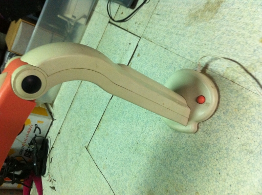 โคมไฟเหมาๆสามตัว แบบที่1 ตั้งโต็ะหลอดตะเกียบรูปทรงสวยงาม พับได้ แบบที่2 โคมแบบหนีบขอบโต็ะ แบบที่3 ตั้งโต็ะหลอดLED