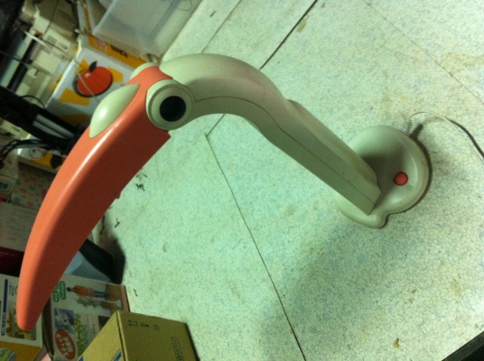 โคมไฟเหมาๆสามตัว แบบที่1 ตั้งโต็ะหลอดตะเกียบรูปทรงสวยงาม พับได้ แบบที่2 โคมแบบหนีบขอบโต็ะ แบบที่3 ตั้งโต็ะหลอดLED