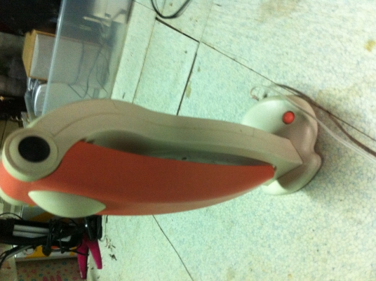 โคมไฟเหมาๆสามตัว แบบที่1 ตั้งโต็ะหลอดตะเกียบรูปทรงสวยงาม พับได้ แบบที่2 โคมแบบหนีบขอบโต็ะ แบบที่3 ตั้งโต็ะหลอดLED