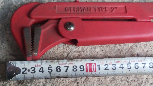 ประแจคอม้าเขียนไว้แค่ 2 นิ้วอ้างได้กว้าง 3 นิ้ว สภาพเหมือนใหม่ ยาวทั้งหมด 53 ซม.