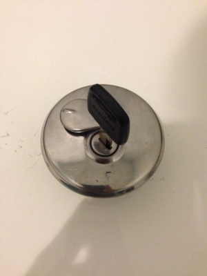 ขายฝาถังน้ำมัน+สวิตซ์กุญเเจ ของ Centaur 150 ราคา 500 บาทพร้อมส่งครับ 083-0754211