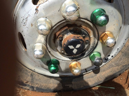 เทนเลอร์ขึ้นรถเกี่ยว. เพลาเดียวหางพับ FN515เครื่อง6D14 เทนเลอร์ขึ้นรถเกี่ยว. เพลาเดียวหางพับ FN515เครื่อง6D14