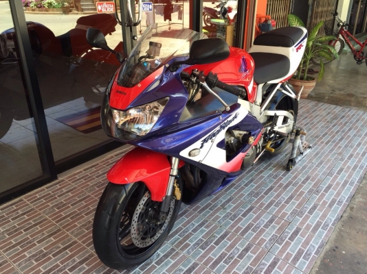 ขาย HONDA CBR 929 ปี 2001 สภาพนางฟ้า ของแต่งแน่นๆครับ ระบบเครื่อง ระบบไฟสมบูรณ์ทุกจุดครับ ราคา 119,000 บาท อินวอยท์ สรรพสามิตแท้