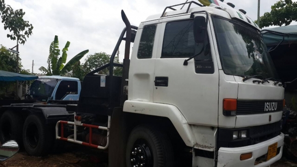 ขายหัวลาก10ล้ออีซูซุ2เพลาสภาพดีพร้อมใช้ยางดีมีแอร์พวงมาลัยเพาเวอร์เบรคจิฟฟี่เครื่อง6SD1เทอร์โบอินเตอร์กำลังเครื่องแรงๆดีมากๆครับราคา480000บาท