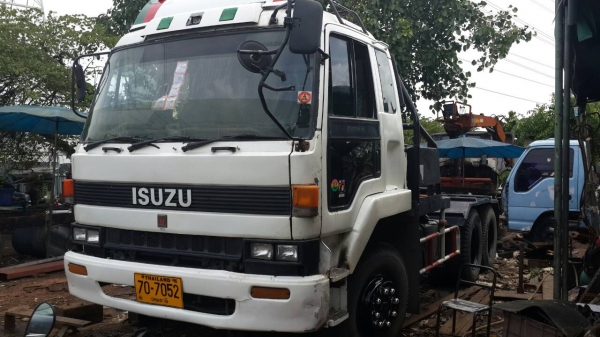 ขายหัวลาก10ล้ออีซูซุ2เพลาสภาพดีพร้อมใช้ยางดีมีแอร์พวงมาลัยเพาเวอร์เบรคจิฟฟี่เครื่อง6SD1เทอร์โบอินเตอร์กำลังเครื่องแรงๆดีมากๆครับราคา480000บาท