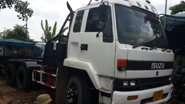 ขายหัวลาก10ล้ออีซูซุ2เพลาสภาพดีพร้อมใช้ยางดีมีแอร์พวงมาลัยเพาเวอร์เบรคจิฟฟี่เครื่อง6SD1เทอร์โบอินเตอร์กำลังเครื่องแรงๆดีมากๆครับราคา480000บาท