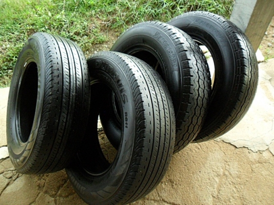 ยางกระบะขอบ15 บริดสโตน205-70-R15ลงพื้นปลายปี13 (4เส้น 2,800บ)