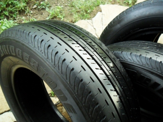 ยางกระบะขอบ15 บริดสโตน205-70-R15ลงพื้นปลายปี13 (4เส้น 2,800บ)