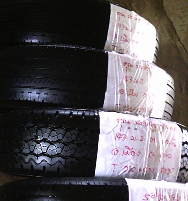 ยางกระบะขอบ15 บริดสโตน205-70-R15ลงพื้นปลายปี13 (4เส้น 2,800บ)