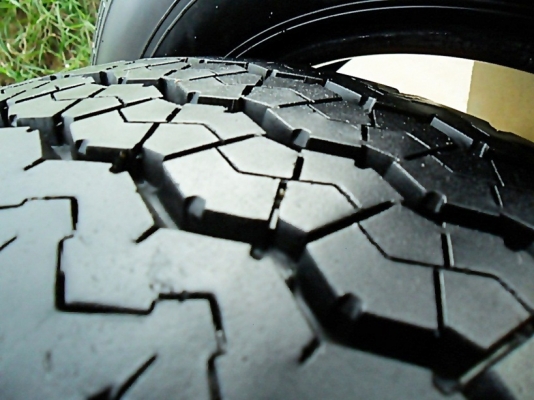 ยางกระบะขอบ15 บริดสโตน205-70-R15ลงพื้นปลายปี13 (4เส้น 2,800บ)