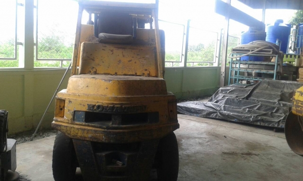 ขายรถยกโฟร์คลิฟท์ยี่ห้อKOMAT'SU 3.5 ตัน เสายกสูง 3 เมตร