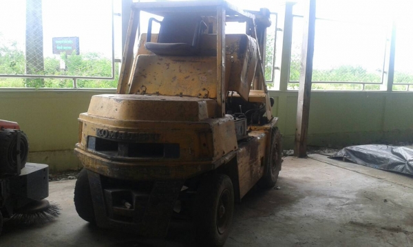 ขายรถยกโฟร์คลิฟท์ยี่ห้อKOMAT'SU 3.5 ตัน เสายกสูง 3 เมตร