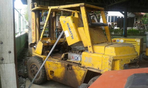 ขายรถยกโฟร์คลิฟท์ยี่ห้อKOMAT'SU 3.5 ตัน เสายกสูง 3 เมตร