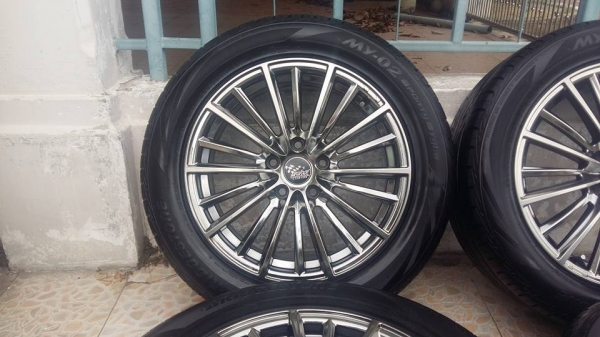 ขายล้อแม็กมือ2 ssw 17" พร้อมยางปี13 สนใจติดต่อเล็กคลองสามครับ 081-3747940