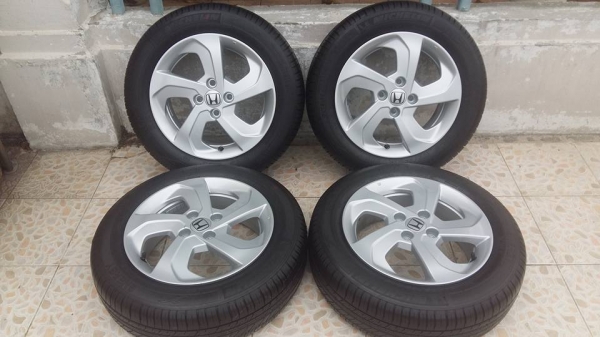 ขายล้อแม็กป้ายแดง city 15" พร้อมยางปี15  สนใจติดต่อเล็กคลองสามครับ 081-3747940