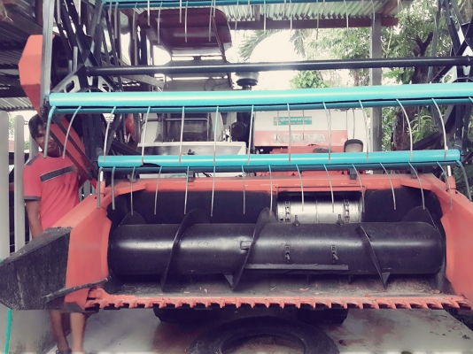 ขายรถเกี่ยวข้าว คูโบต้า รุ่น DC 60  ปี 2552  ด่วน