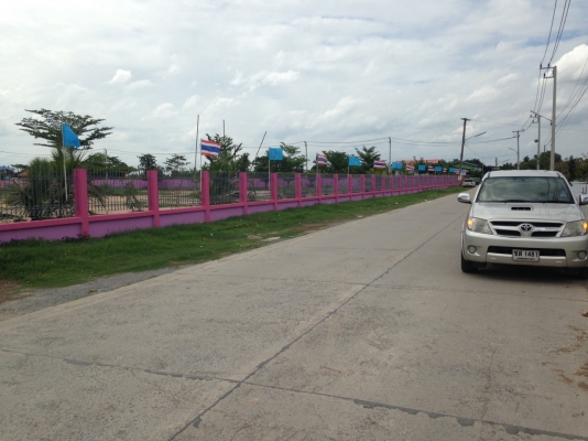 ขายที่ดิน สวยๆ   ซอยวัดสะอาด หลังโรงเรียนวรราชาทินัดดามาตุวิทยา และ วัดทองสะอาด   เนื้อที่จำนวน 28 ไร่ เหมาะทำหมู่บ้านจัดสรร ติดถนน ใกล้ๆถนน กาญจนาภิเษก   ขายไร่ละ 4 ล้านบาท ค่าใช้จ่ายในการโอน ผู้ขายออกให้หมด   ติดต่อ 0889419663