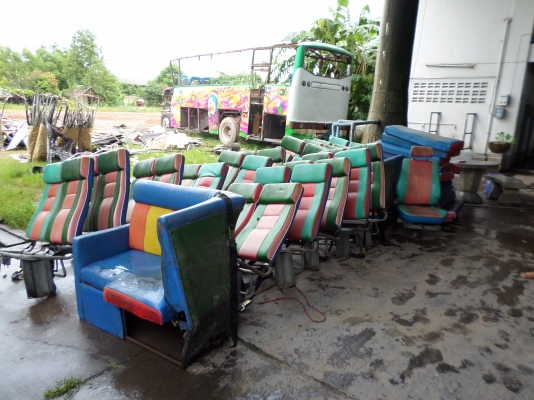 ขายเบาะนั่งพร้อมโซฟาท้ายและเข็มขัดนิรภัยของรถบัสพัดลม