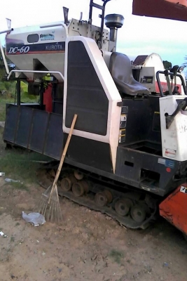 ขายรถเกี่ยวข้าว KUBOTA DC60 สภาพสวยพร้อมใช้งาน สนใจโทร 090-8588220คุณนะ 093-3258446คุณบิว หรือเข้าดูสินค้าอื่นๆได้ที่ www.truck.in.th/498 หรือเพจFacebook ณรงค์ ซื้อขายรถมือสอง (เว็บไซต์ส่วนตัว) หรือFacebook ตลาดรถมือสอง คุณนะ