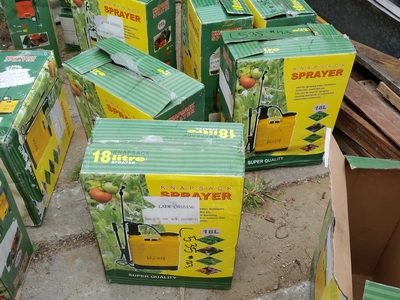 ของใหม่เราก็นำเข้าจากใต้หวันมาครับ อันนี้เป็น เครื่องฉีดพ่นยา แบบสะพาย ขนาด 18 ลิตร ถังหนาพิเศษ