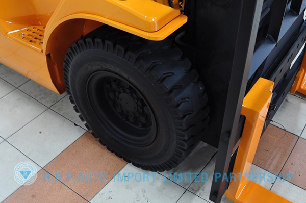 ขายรถโฟล์คลิฟท์มือสอง TOYOTA รุ่น7FD25 ราคา xxx,xxx บาท นำเข้าจากประเทศญี่ปุ่น 100\% ไม่เคยใช้งานในไทย