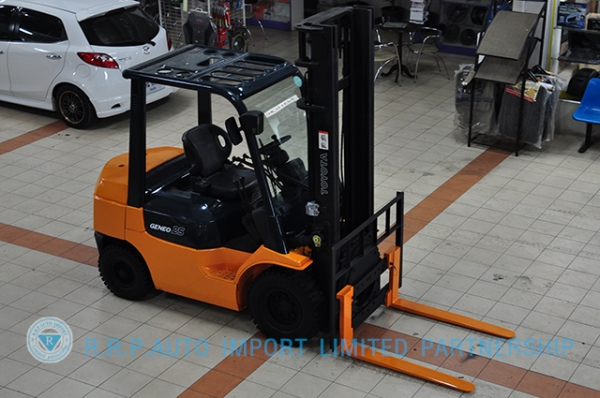 ขายรถโฟล์คลิฟท์มือสอง TOYOTA รุ่น7FD25 ราคา xxx,xxx บาท นำเข้าจากประเทศญี่ปุ่น 100\% ไม่เคยใช้งานในไทย