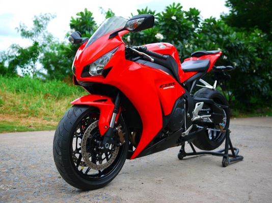 ขาย Honda CBR 1000 รถศูนย์พร้อมทะเบียนแท้ ปี 2014 สภาพสวยกริ๊ป สีเดิมทั้งคันได้ไปคุ้มแค่แน่นอน