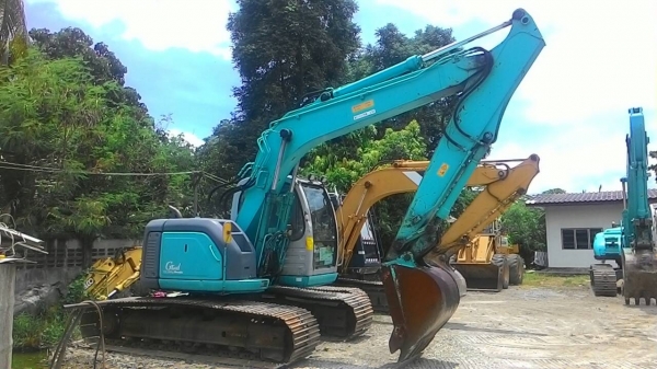 ขายด่วน  KOBELCO SK 135SRLC-1E  มาใหม่  เก่าญี่ปุ่น ปี 2002 สภาพสวย     พร้อมใช้ ราคาคุยกันได้  สนใจโทร  081-3848169  ตัน  คับ!!