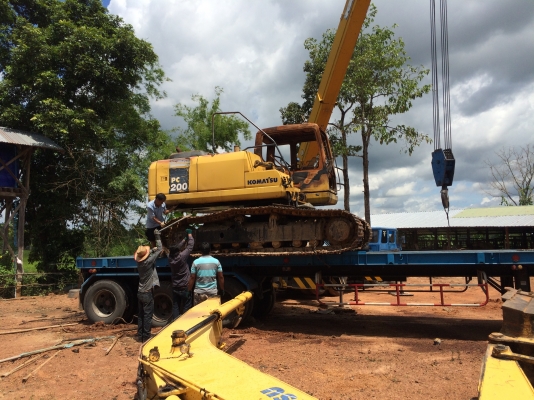 ขายเซลีนอยส์ 1 ชุด KOMATSU PC200 รุ่น 7 ราคา45000 บาท ขายเซลีนอยส์ 1 ชุด KOMATSU PC200 รุ่น 7 ราคา45000 บาท