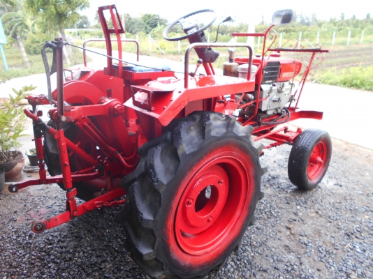 เครื่องจักกลตัวจริญพร้อมเครื่องสวย ๆ เครื่อง 18 แรง เครื่องจักกลตัวจริญพร้อมเครื่องสวย ๆ เครื่อง 18 แรง