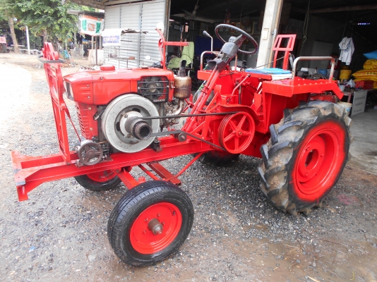 เครื่องจักกลตัวจริญพร้อมเครื่องสวย ๆ เครื่อง 18 แรง เครื่องจักกลตัวจริญพร้อมเครื่องสวย ๆ เครื่อง 18 แรง