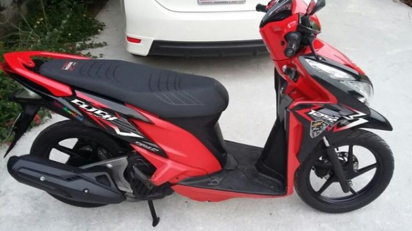 ขายhonda click 125 เครื่องเดิมสนิท เฟืองท้ายไม่มีหอน ท่อไม่มีควันแน่นอน ชุดสีเดิมสนิท วิ่งน้อย รถบ้าน ทะเบียนไม่ขาดต่อ ชุดโอนครับ รถอยุ่ สรงประภา ดอนเมือง กรุงเทพ เบอ 0891123302 line progress7109 ราคา 25500 บาท