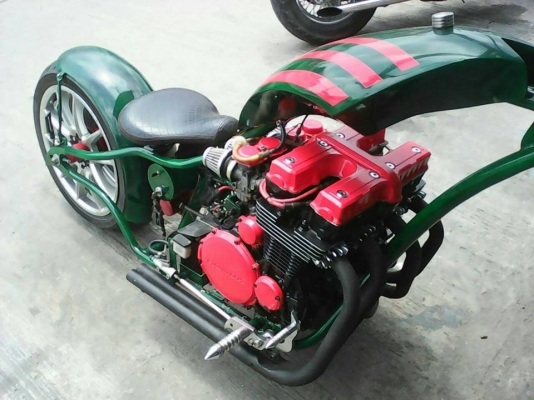 หน้ายาว สาวหัน เครื่อง CBX 750 ตัวโซ่ครับ หน้ายาว สาวหัน เครื่อง CBX 750 ตัวโซ่ครับ