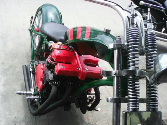 หน้ายาว สาวหัน เครื่อง CBX 750 ตัวโซ่ครับ หน้ายาว สาวหัน เครื่อง CBX 750 ตัวโซ่ครับ