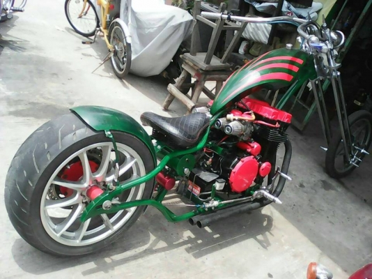 หน้ายาว สาวหัน เครื่อง CBX 750 ตัวโซ่ครับ