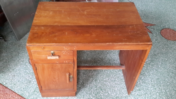 โต๊ะทำงานไม่สัก