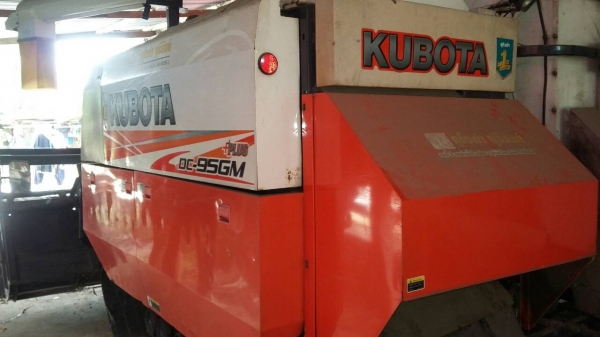 ขายรถเกี่ยว KUBOTA 95 แรง
