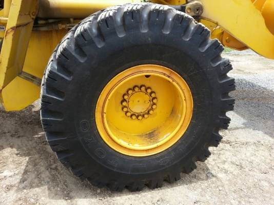 รถตัก Komatsu WA300-1 ซีเรียล 30,000 มาถึงไทยละครับ นำเข้าจากญี่ปุ่น สภาพแจ่มมาก ยางสวย 090-986-2521 อ๊อบ