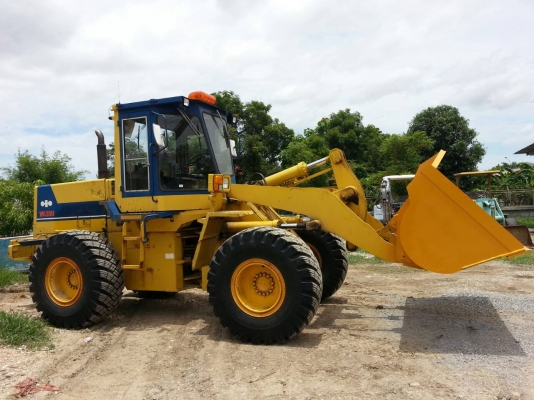รถตัก Komatsu WA300-1 ซีเรียล 30,000 มาถึงไทยละครับ นำเข้าจากญี่ปุ่น สภาพแจ่มมาก ยางสวย 090-986-2521 อ๊อบ