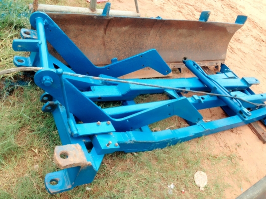 ชุดใบมีดดันหน้าฟอร์ดไม่มีคมใบมีดอย่างเดียวสภาพไม่สวย16000