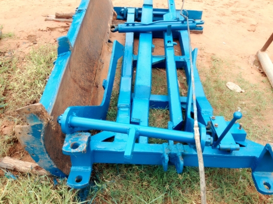 ชุดใบมีดดันหน้าฟอร์ดไม่มีคมใบมีดอย่างเดียวสภาพไม่สวย16000 ชุดใบมีดดันหน้าฟอร์ดไม่มีคมใบมีดอย่างเดียวสภาพไม่สวย16000