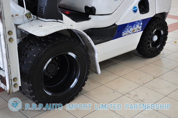 ขายรถโฟล์คลิฟท์มือสอง KOMATSU รุ่น FG30T ราคา 455,000 บาท นำเข้าจากประเทศญี่ปุ่น 100\% ไม่เคยใช้งานในประเทศไทย