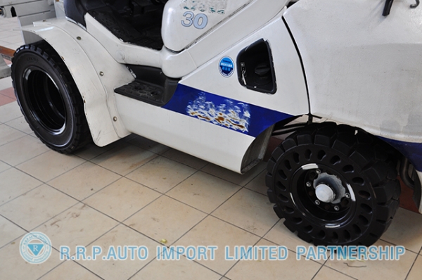 ขายรถโฟล์คลิฟท์มือสอง KOMATSU รุ่น FG30T ราคา 455,000 บาท นำเข้าจากประเทศญี่ปุ่น 100\% ไม่เคยใช้งานในประเทศไทย