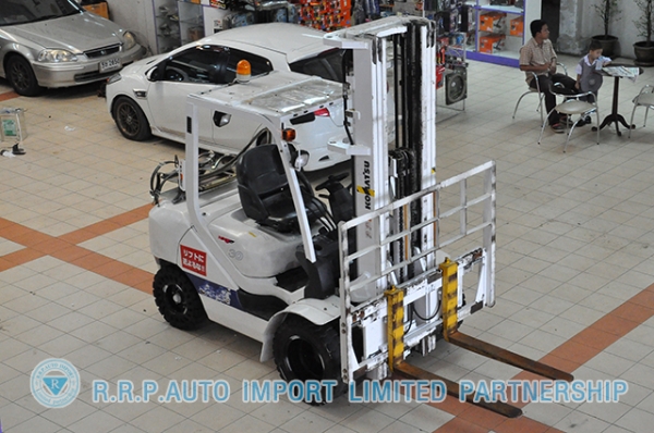 ขายรถโฟล์คลิฟท์มือสอง KOMATSU รุ่น FG30T ราคา 455,000 บาท นำเข้าจากประเทศญี่ปุ่น 100\% ไม่เคยใช้งานในประเทศไทย